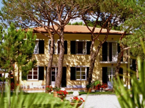 Отель Hotel Villa Fiorisella  Марина Ди Масса